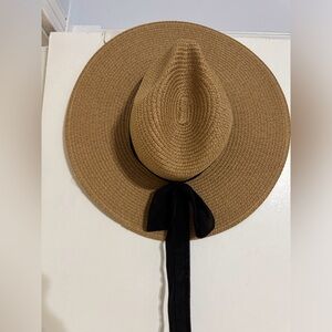 Vince Camuto Tan Straw Hat with Black scarf EUC